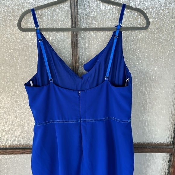 Marchesa Notte
Royal Blue Ruffle Gown size 14 - Picture 13 of 17